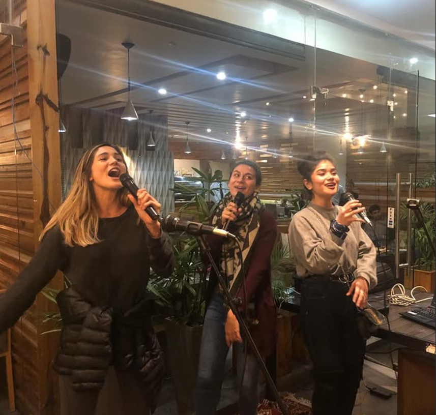 Hotel Poinisuk live music night